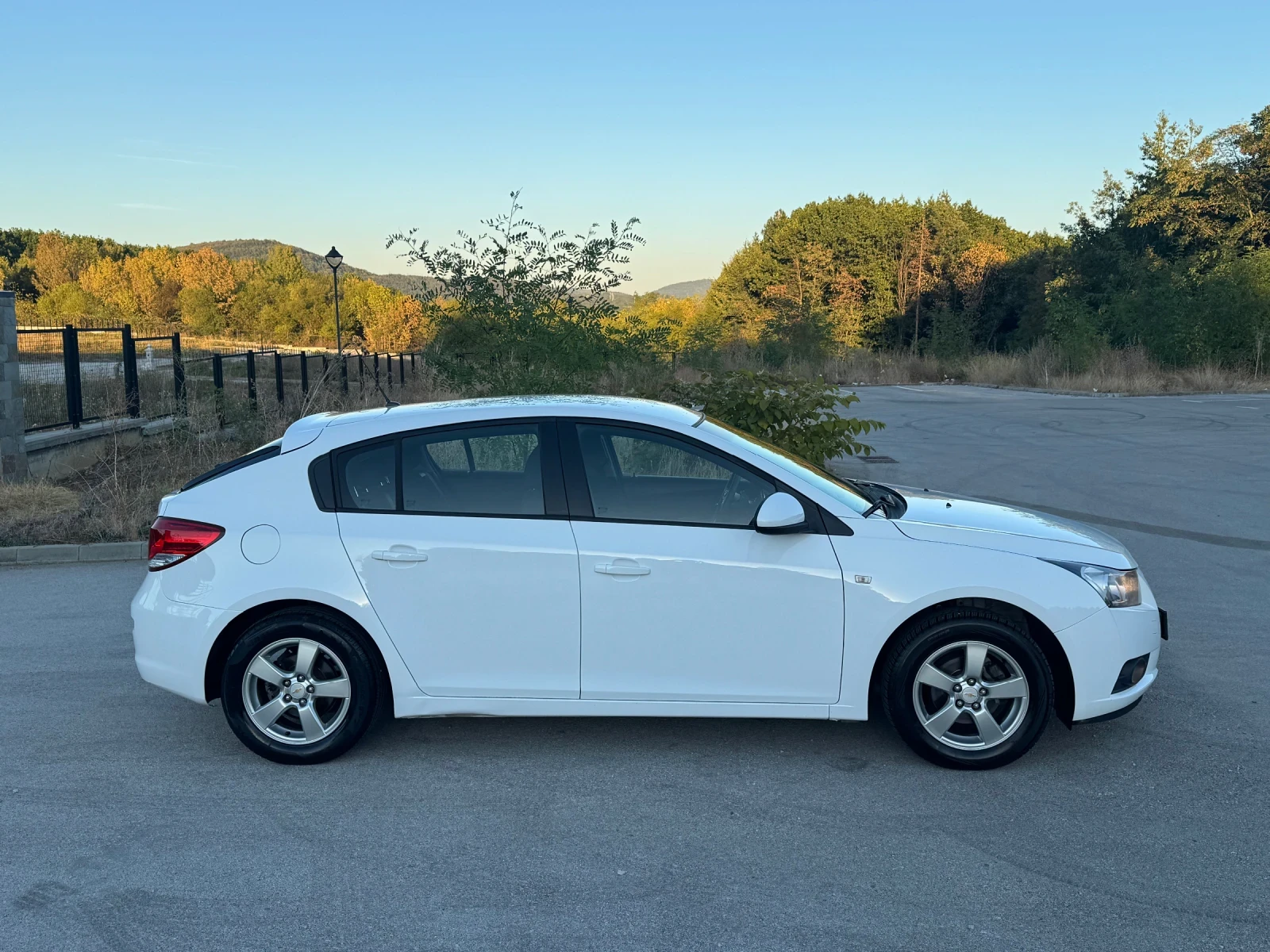 Chevrolet Cruze 1.8i 141k.c. Газ/бензин * Климатроник , снимка 6 - Автомобили и джипове - 56039419