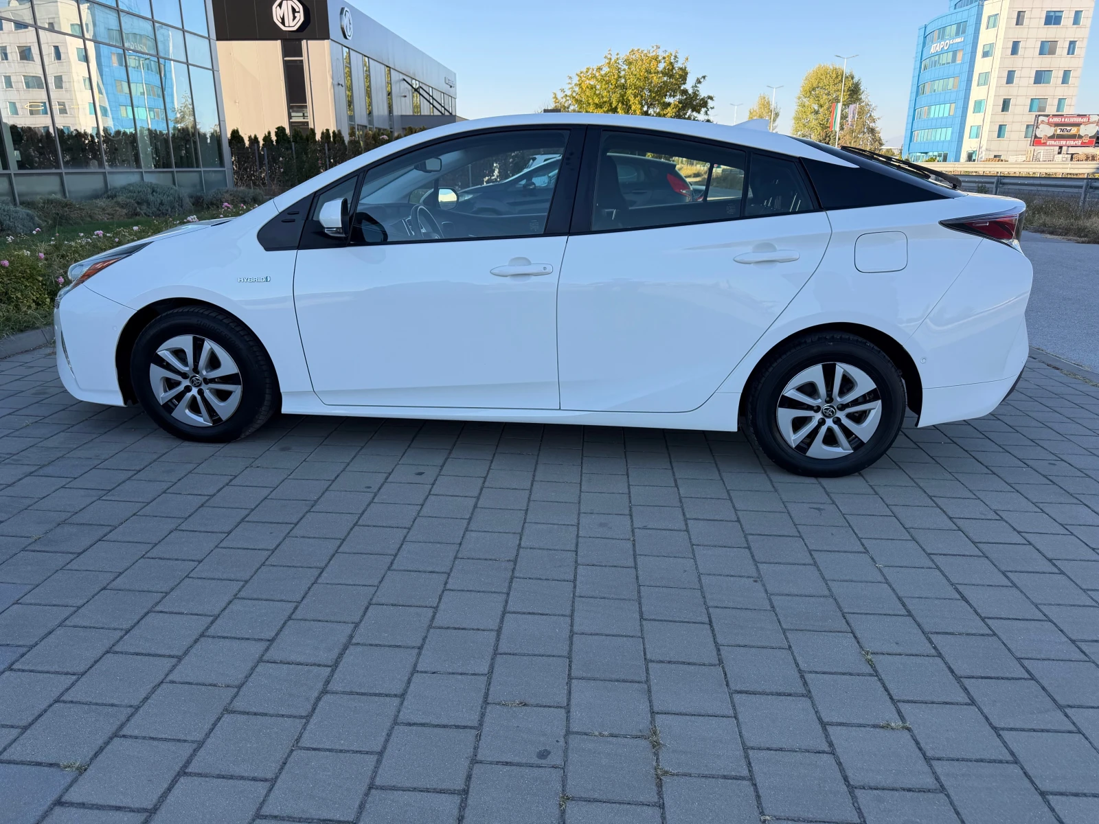 Toyota Prius �.������-KEYLESS-JBL-HEAD-UP-������-DISTRONIC- | Mobile.bg � ����������� 8