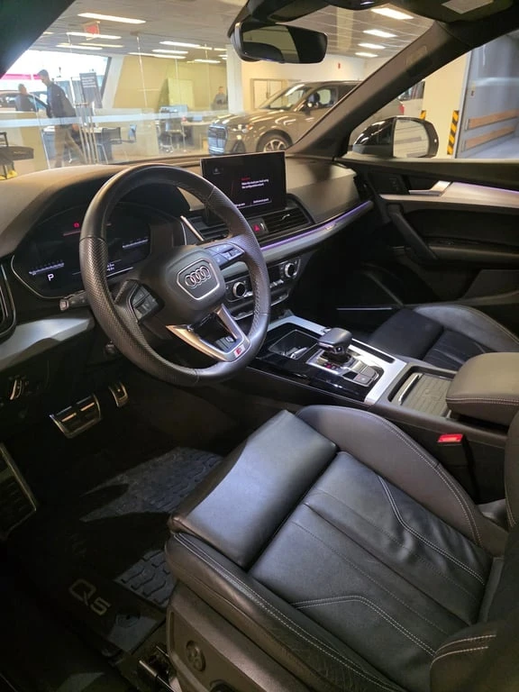 Audi Q5  Technik / CARFAX /MATRIX/DIS/PANO/360/NAVI, снимка 3 - Автомобили и джипове - 53363125