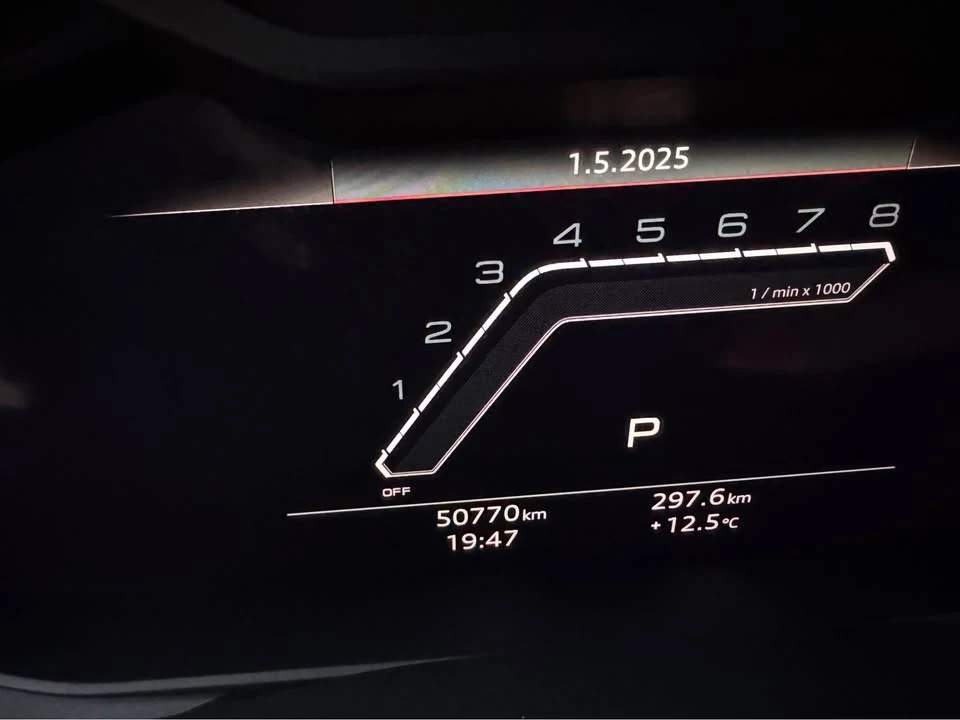 Audi RSQ8 * CARBON EDITION* * 360 CAM* АвтоКредит ЦЕНА ДО БГ - изображение 8