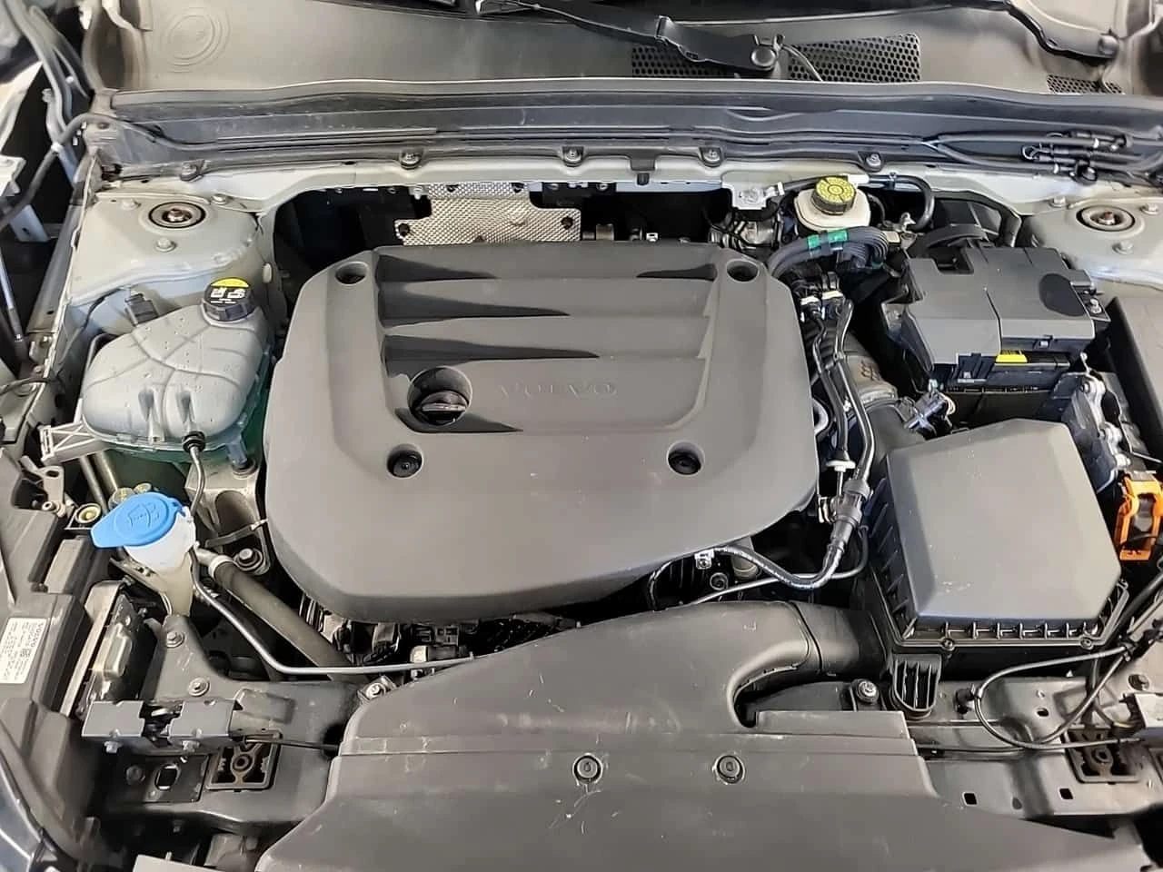 Volvo XC40 PLUS DARK THEME| 360| 2 КЛЮЧА| PANO| CARFAX, снимка 17 - Автомобили и джипове - 53963547