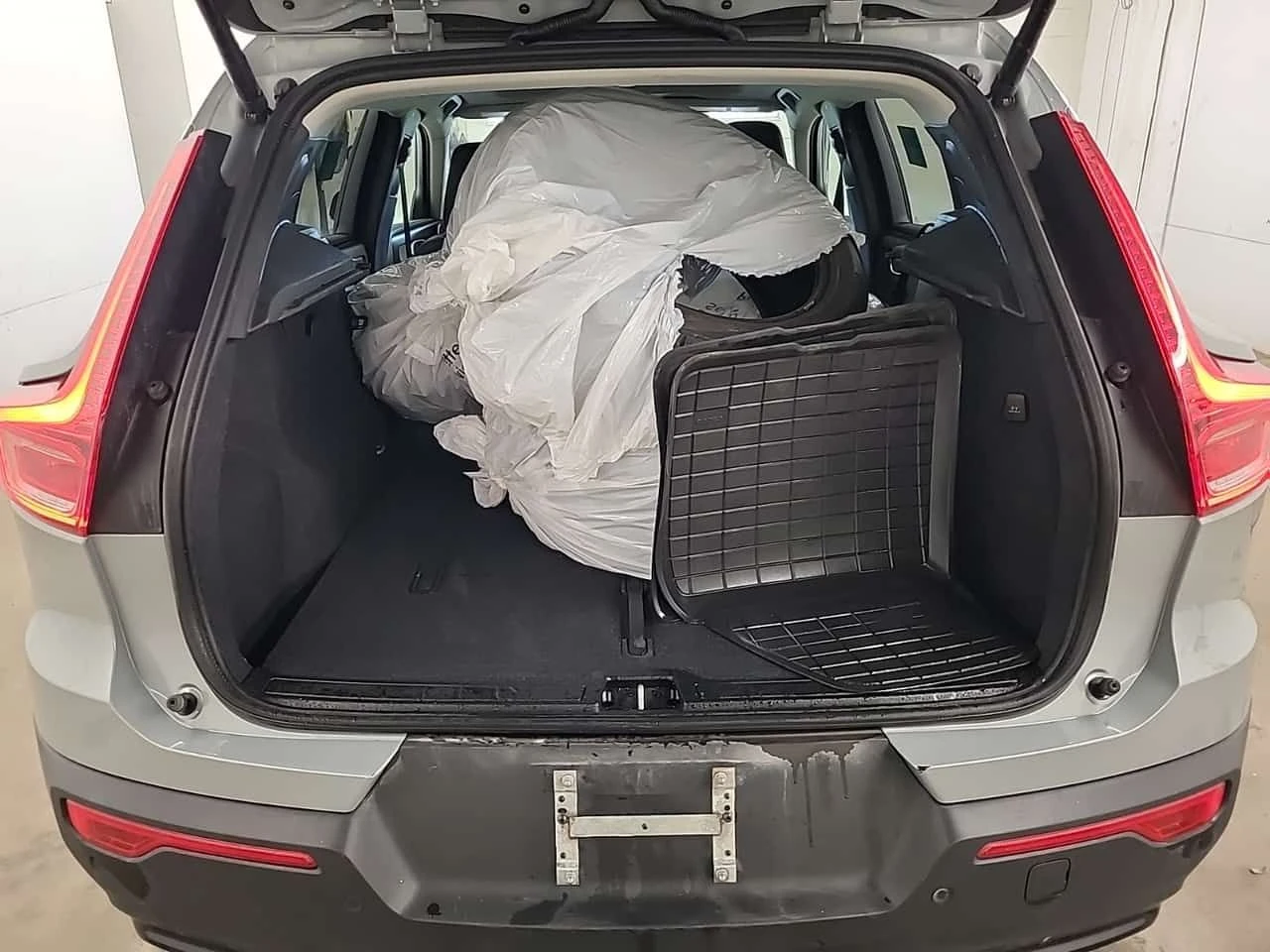 Volvo XC40 PLUS DARK THEME| 360| 2 КЛЮЧА| PANO| CARFAX, снимка 8 - Автомобили и джипове - 53963547