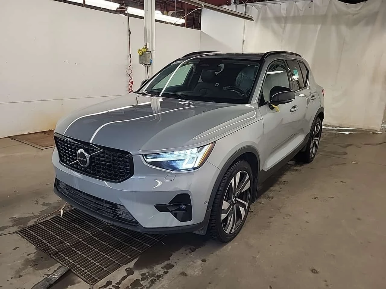 Volvo XC40 PLUS DARK THEME| 360| 2 КЛЮЧА| PANO| CARFAX | Auto.bg — изображение 1