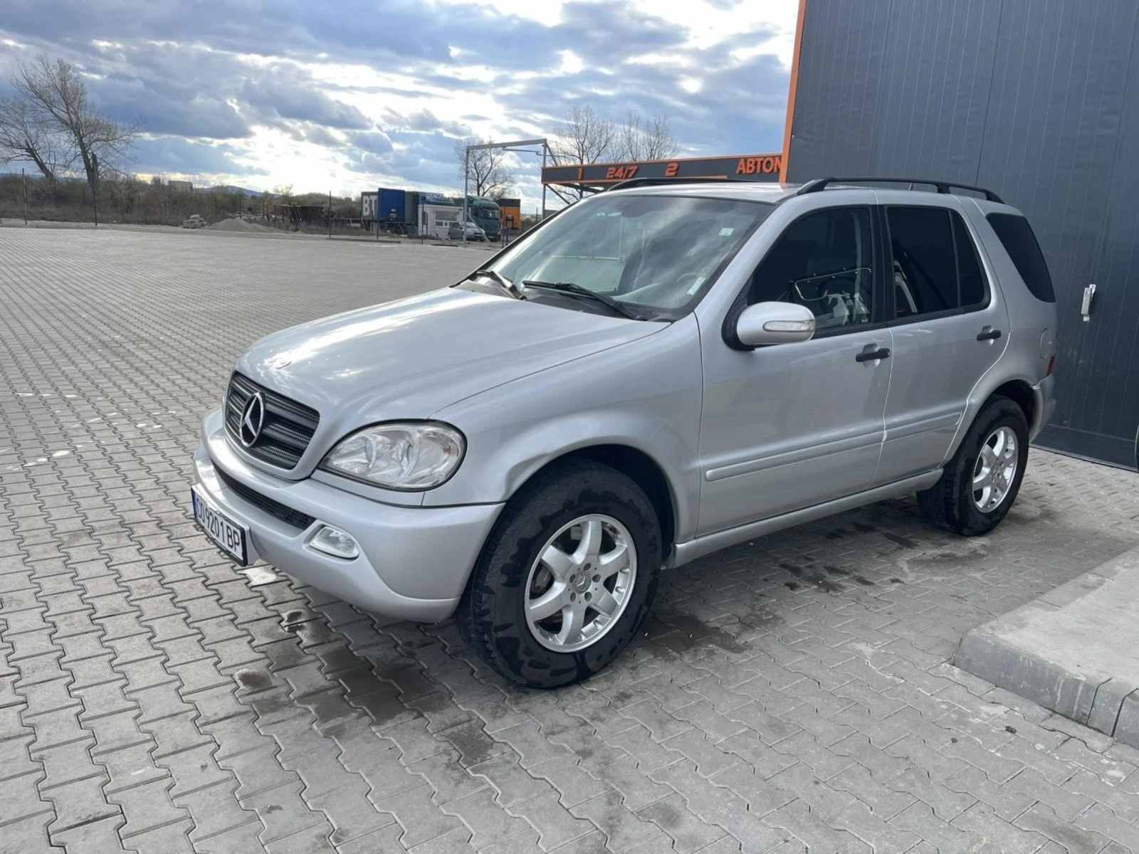 Mercedes-Benz ML 270, снимка 3 - Автомобили и джипове - 54389475