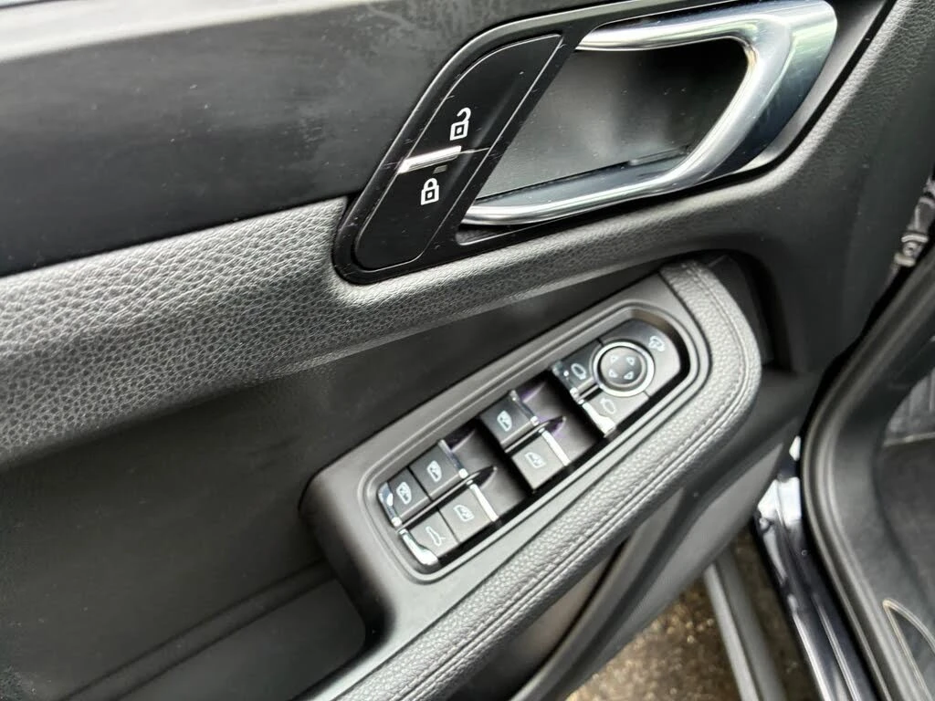 Porsche Macan * PANORAMA *  AвтоКредит * (ЦЕНА ДО БГ), снимка 16 - Автомобили и джипове - 55563939