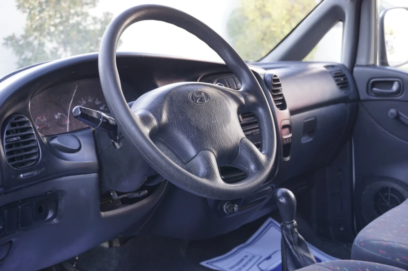Hyundai H1 2.5TDI, снимка 11 - Бусове и автобуси - 52157700