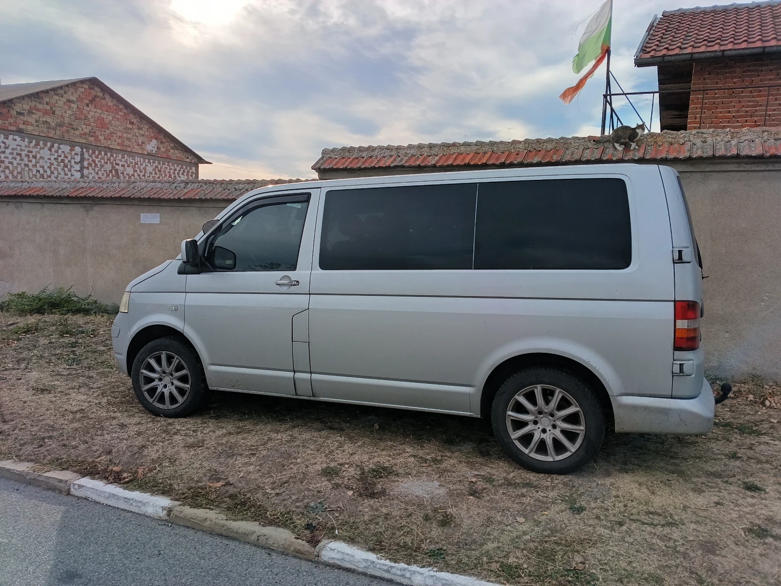 VW T5, снимка 2 - Бусове и автобуси - 56546296