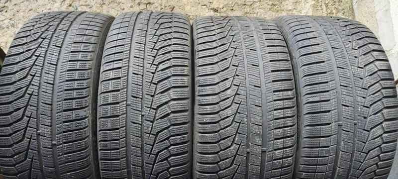 Гуми Зимни 275/40R19, снимка 1 - Гуми и джанти - 34706688