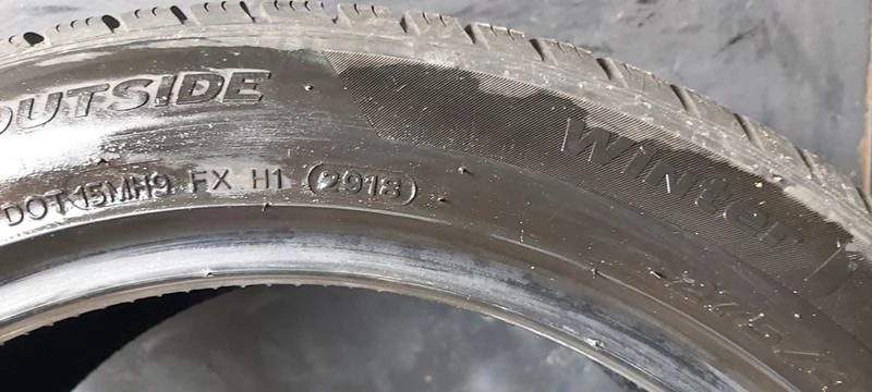 Гуми Зимни 275/40R19, снимка 7 - Гуми и джанти - 34706688