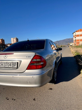 Mercedes-Benz E 270, снимка 3 - Автомобили и джипове - 44599673