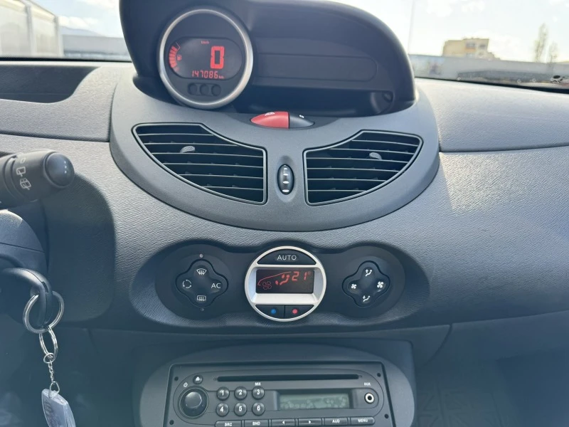 Renault Twingo 1.2 TURBO, снимка 9 - Автомобили и джипове - 45719474