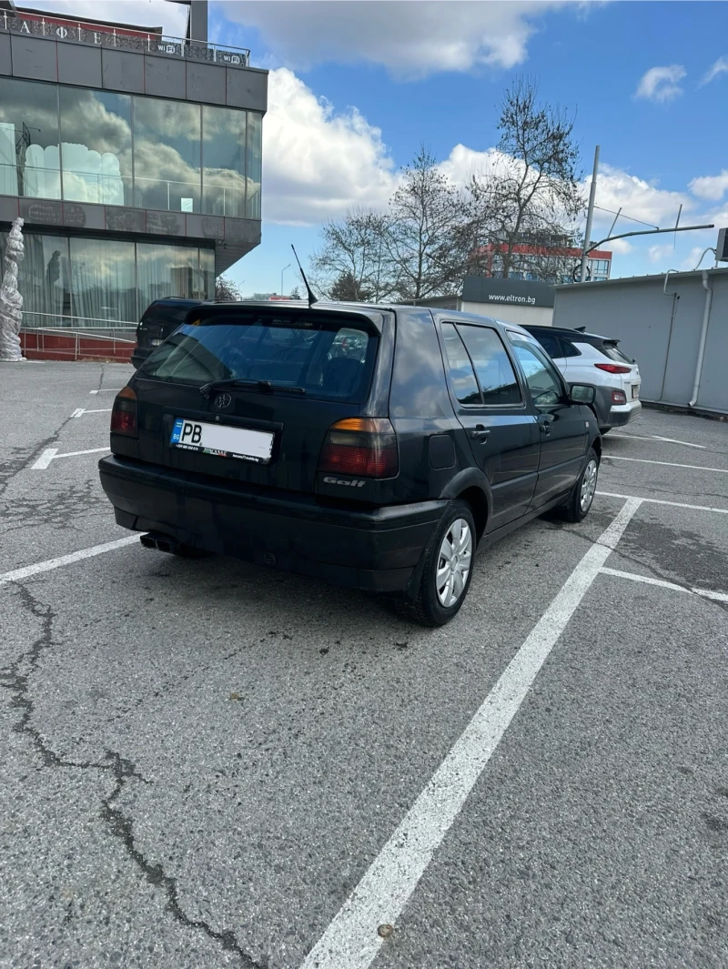 VW Golf, снимка 4 - Автомобили и джипове - 49210843