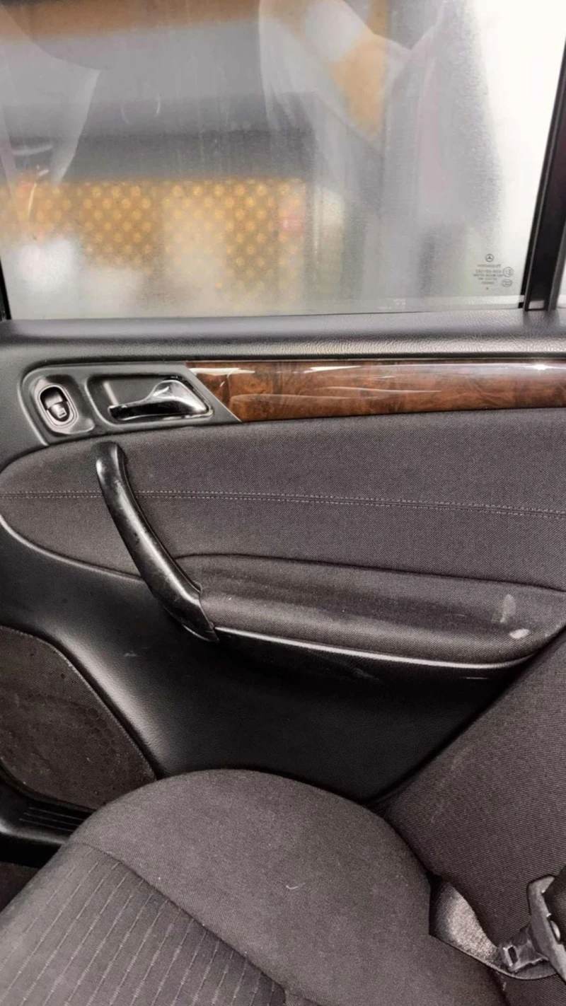 Mercedes-Benz C 220, снимка 3 - Автомобили и джипове - 53243900
