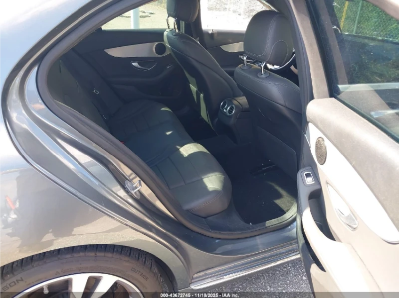 Mercedes-Benz C 300 ПОДГРЕВ* М.ТОЧКА.* КАМЕРА* ПАНО, снимка 9 - Автомобили и джипове - 53250377