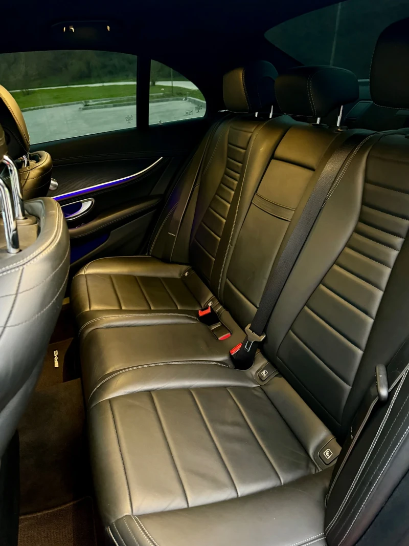 Mercedes-Benz E 220 * 4 Matic* Full* AMG Line* , снимка 11 - Автомобили и джипове - 53528366