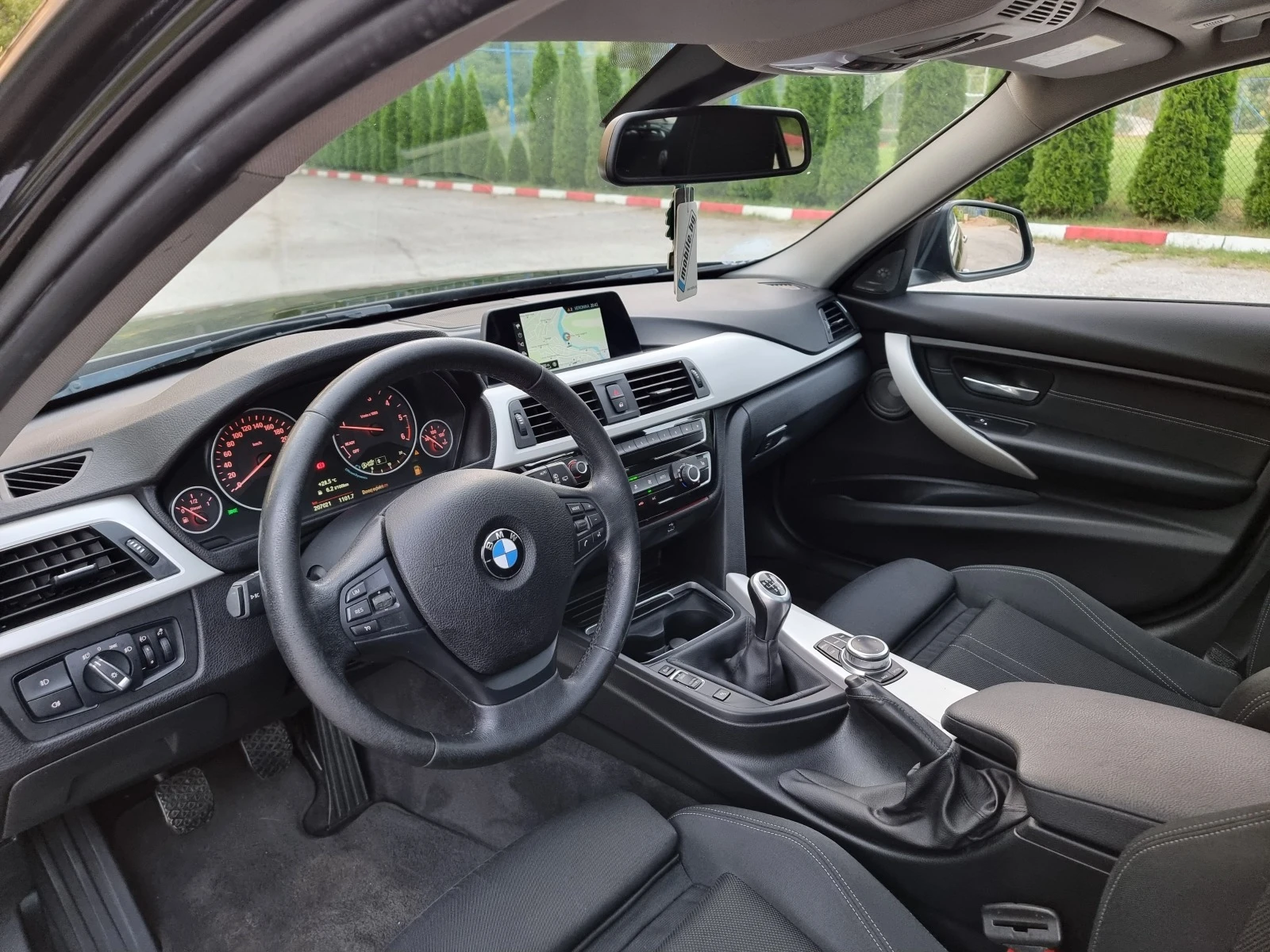 BMW 318 2.0 Face/Panorama/Navig/Led - изображение 8