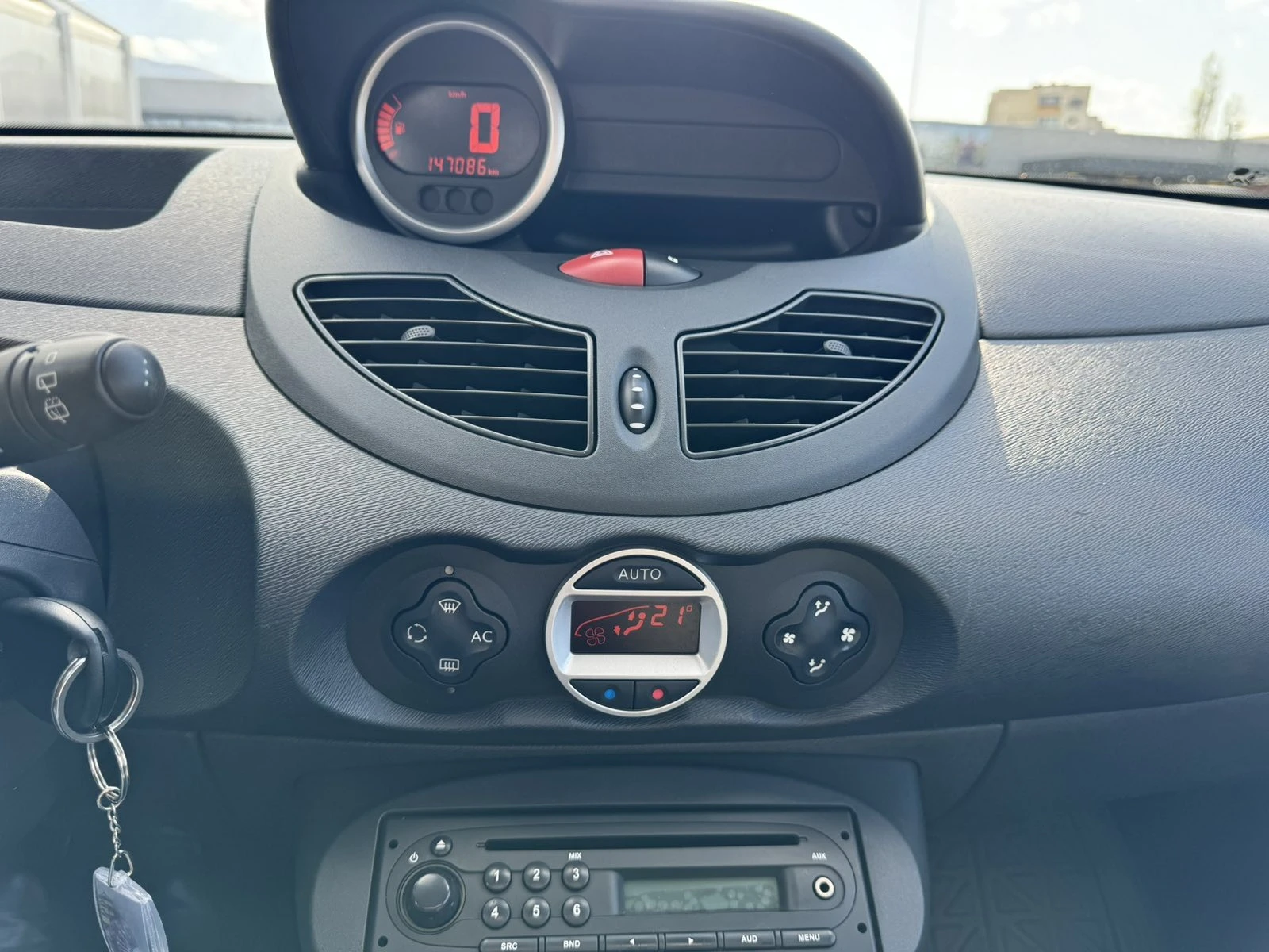 Renault Twingo 1.2 TURBO - изображение 9