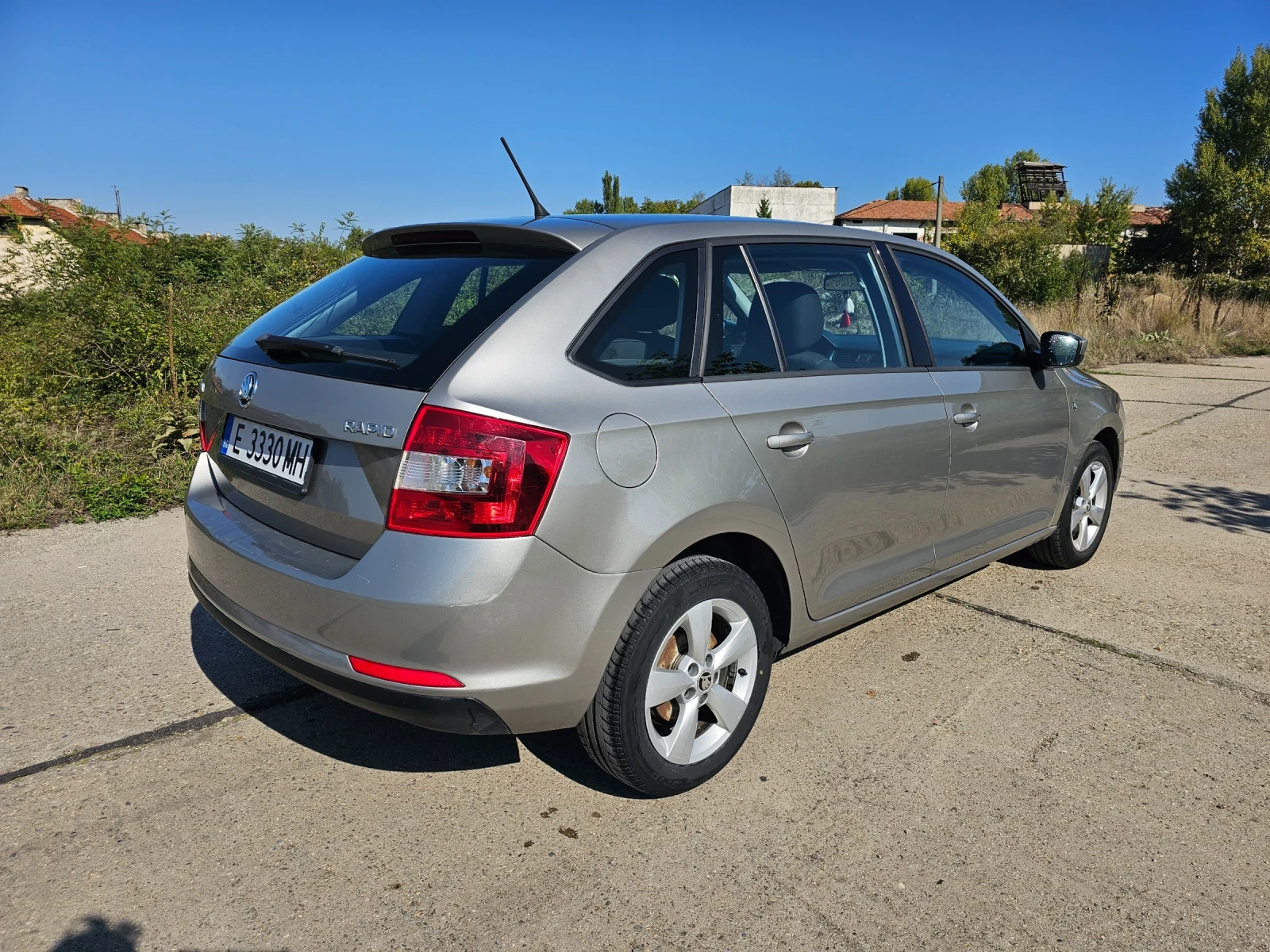 Skoda Rapid 1.6 Diesel DSG - изображение 4