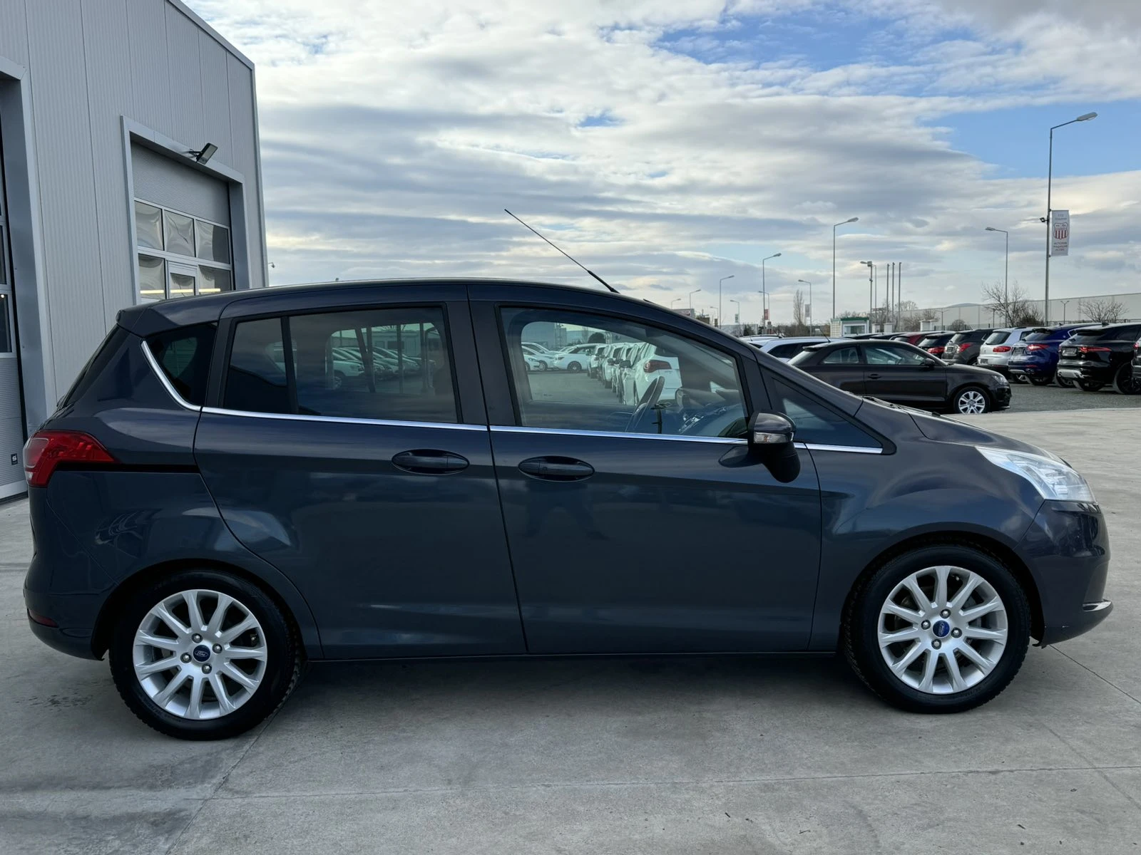 Ford B-Max 1.4i-90кс* ФАБРИЧНА ГАЗ* NAVI* KEYLESS* LED - изображение 6