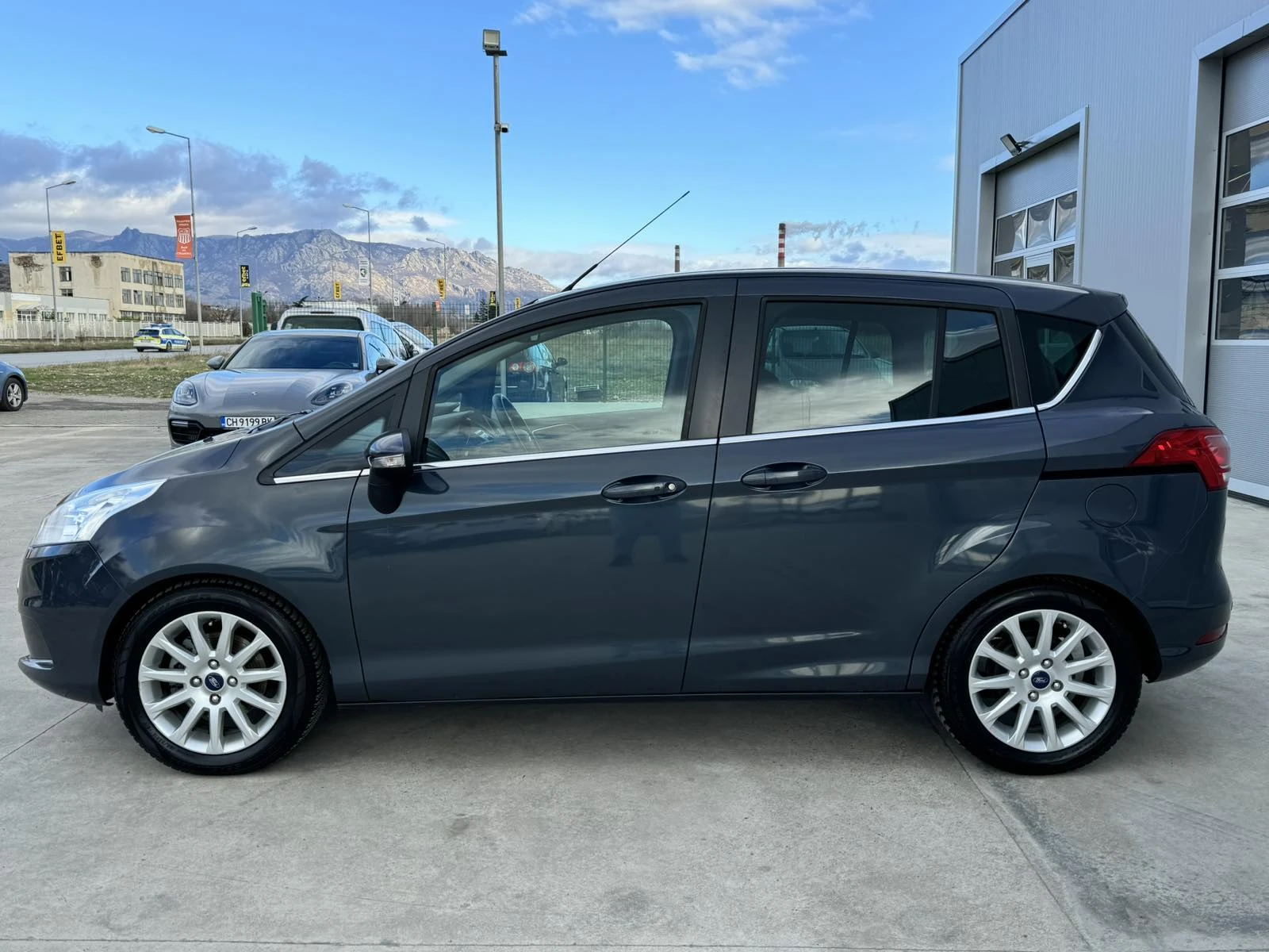 Ford B-Max 1.4i-90кс* ФАБРИЧНА ГАЗ* NAVI* KEYLESS* LED - изображение 2