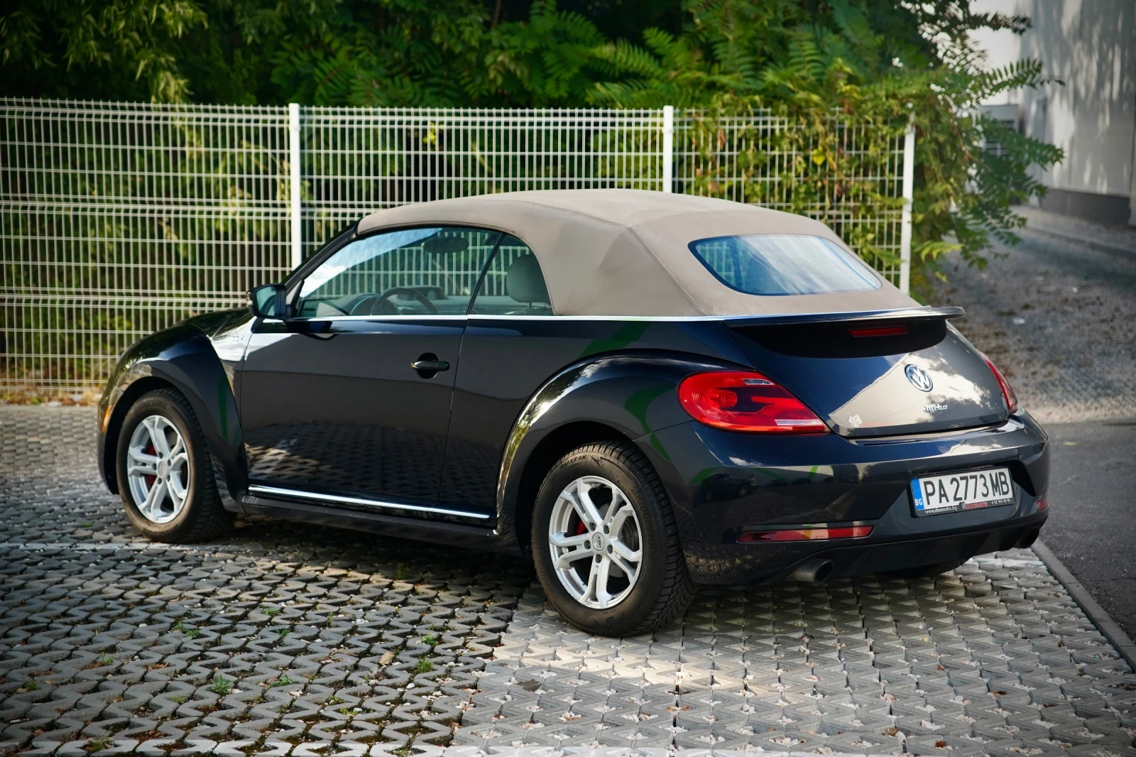 VW New beetle Cabrio* R-Line* Turbo* Automatic - изображение 3