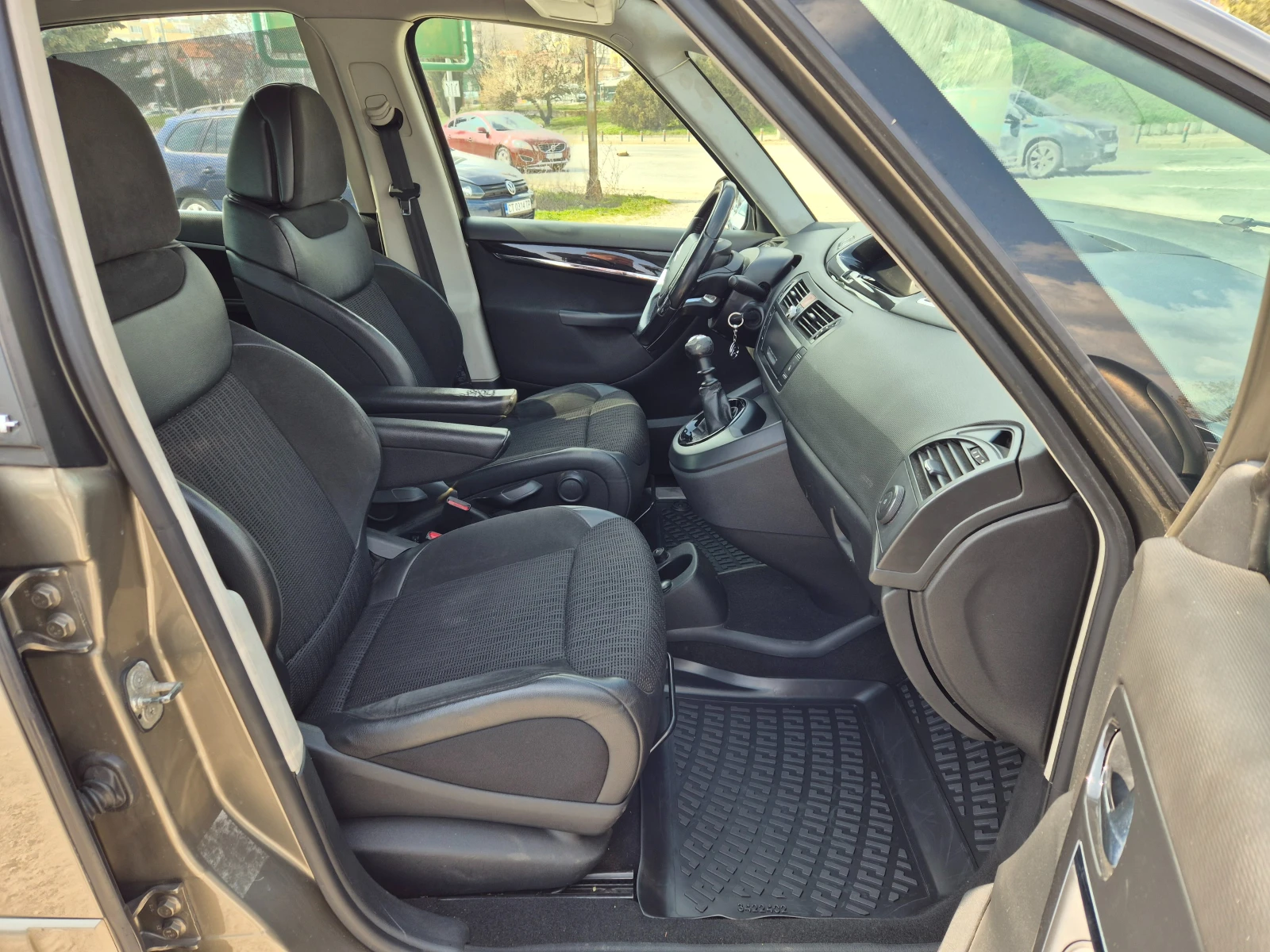 Citroen C4 Picasso 1.6HDI, снимка 9 - Автомобили и джипове - 53863449