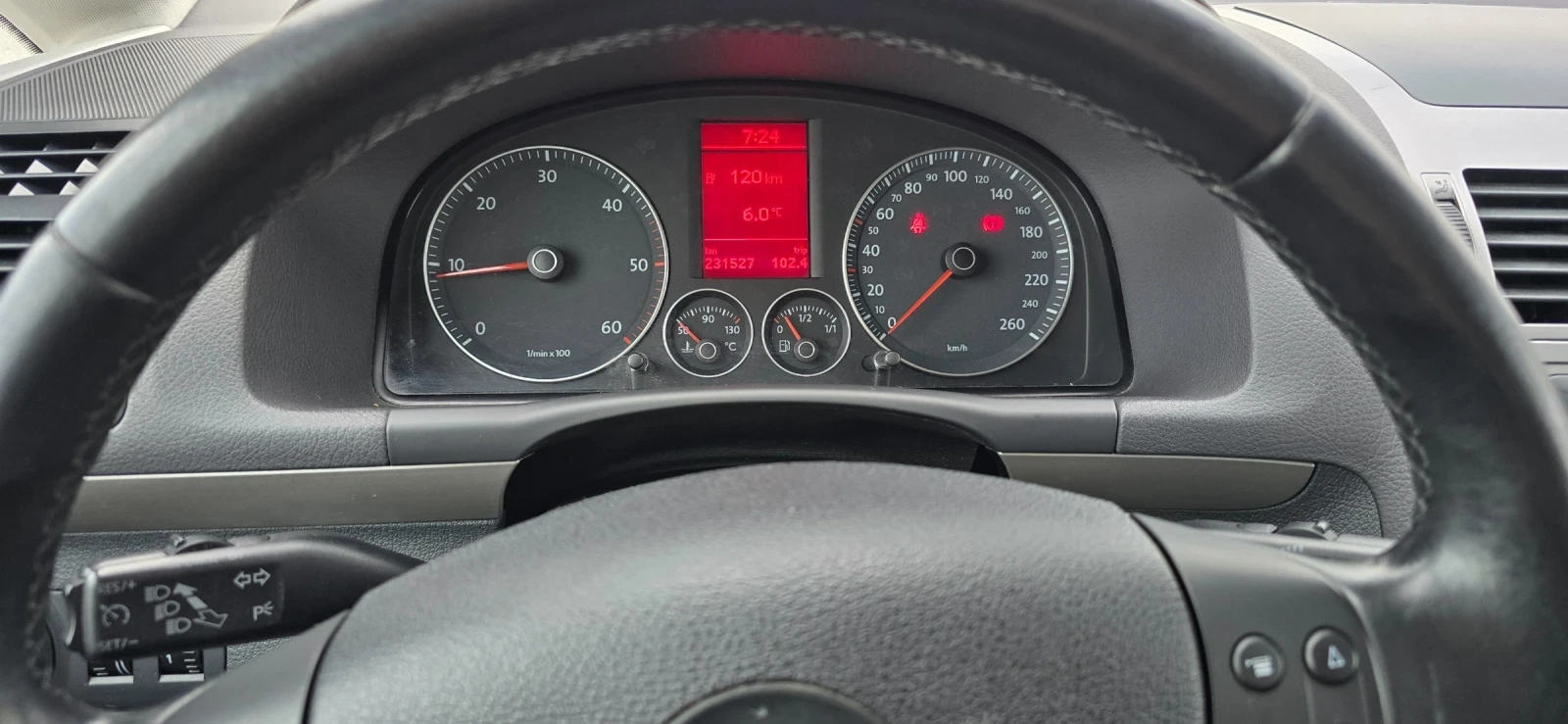 VW Touran 1.9 TDI Freestyle 6 скорости, снимка 14 - Автомобили и джипове - 53980174