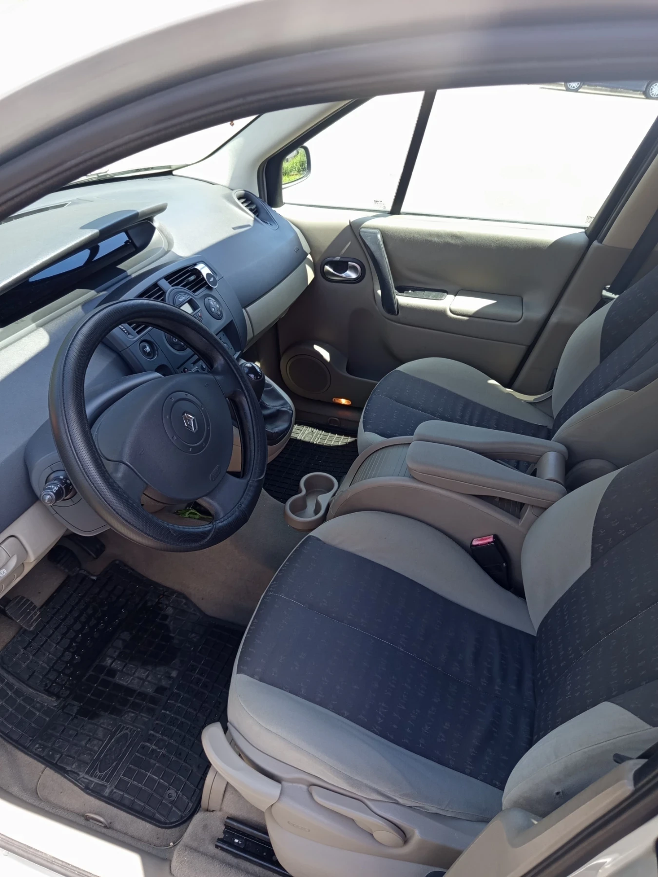 Renault Scenic 1.5dci, снимка 7 - Автомобили и джипове - 54385387