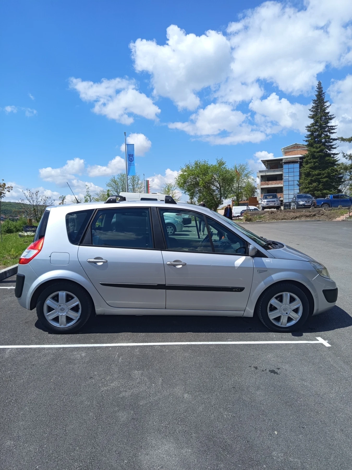Renault Scenic 1.5dci, снимка 5 - Автомобили и джипове - 54385387