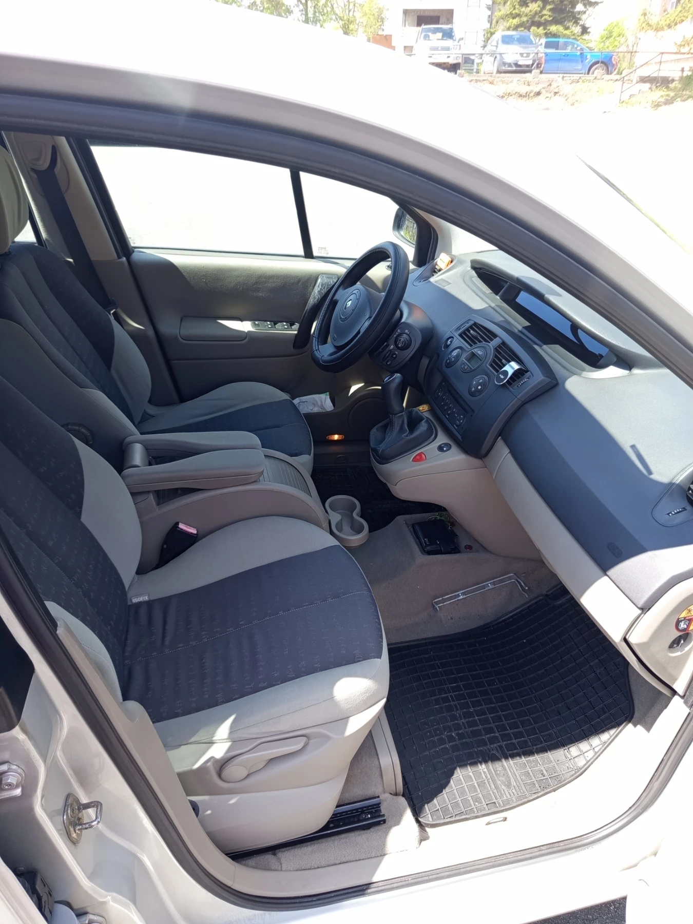 Renault Scenic 1.5dci, снимка 8 - Автомобили и джипове - 54385387