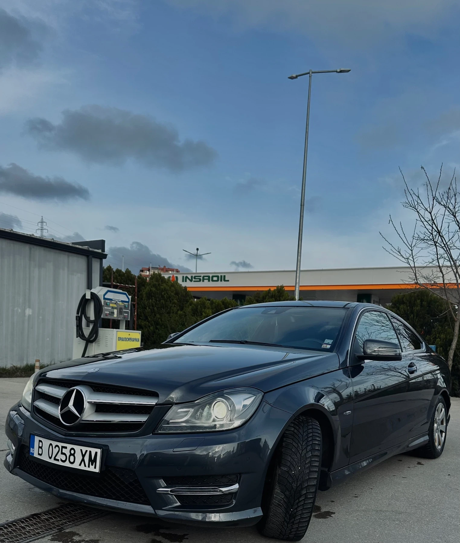 Mercedes-Benz C 180 AMG pack/Адаптивни фарове/harman kardon, снимка 2 - Автомобили и джипове - 54635231