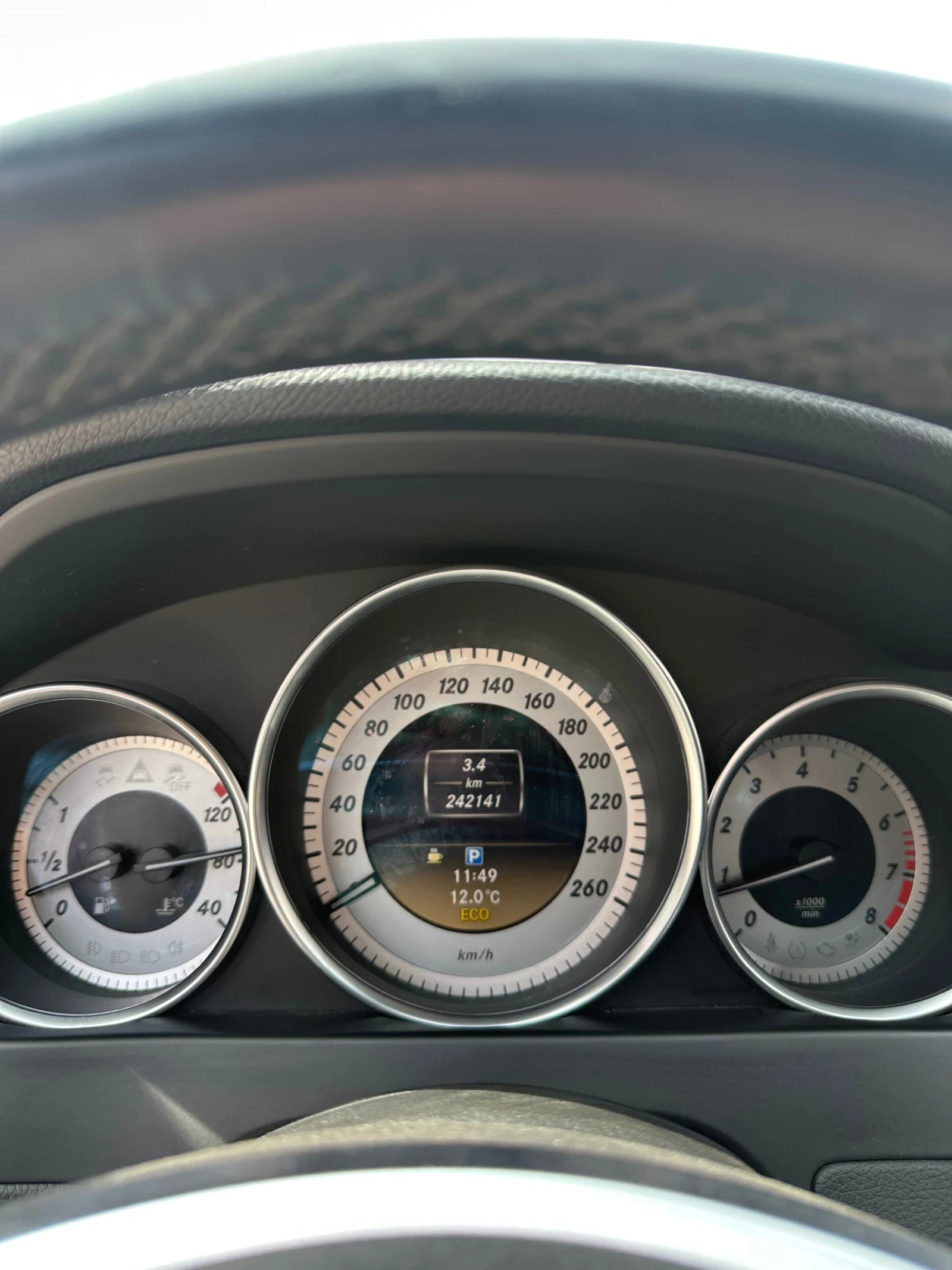 Mercedes-Benz C 180 AMG pack/Адаптивни фарове/harman kardon, снимка 10 - Автомобили и джипове - 54635231
