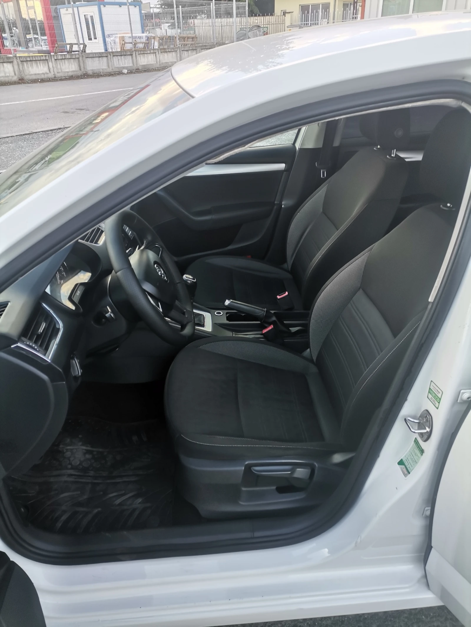 Skoda Octavia 2.0tdi, снимка 8 - Автомобили и джипове - 54861321