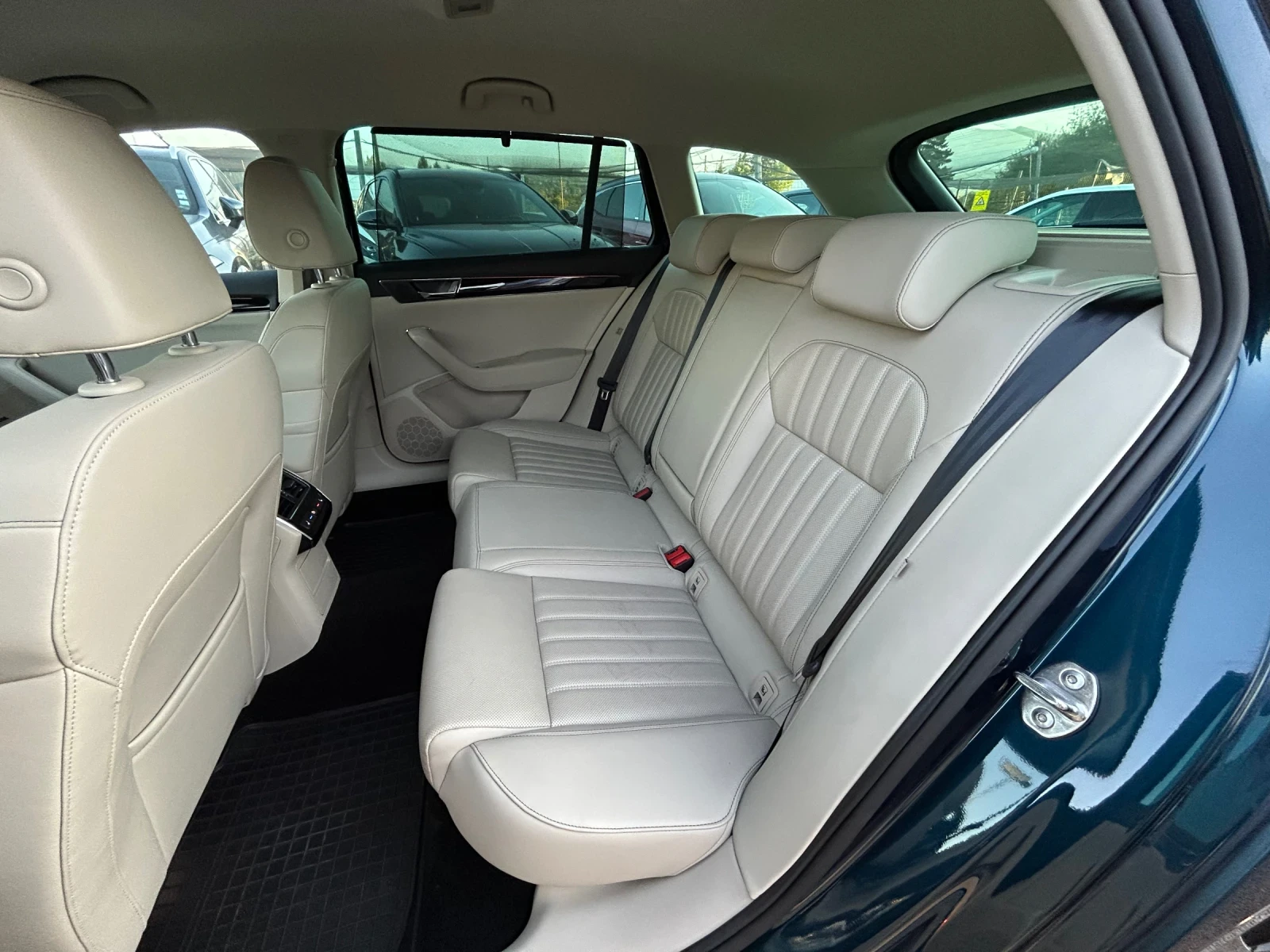 Skoda Superb * 2.0TDI/200H.P.* 4x4* L&K* , снимка 15 - Автомобили и джипове - 55533886