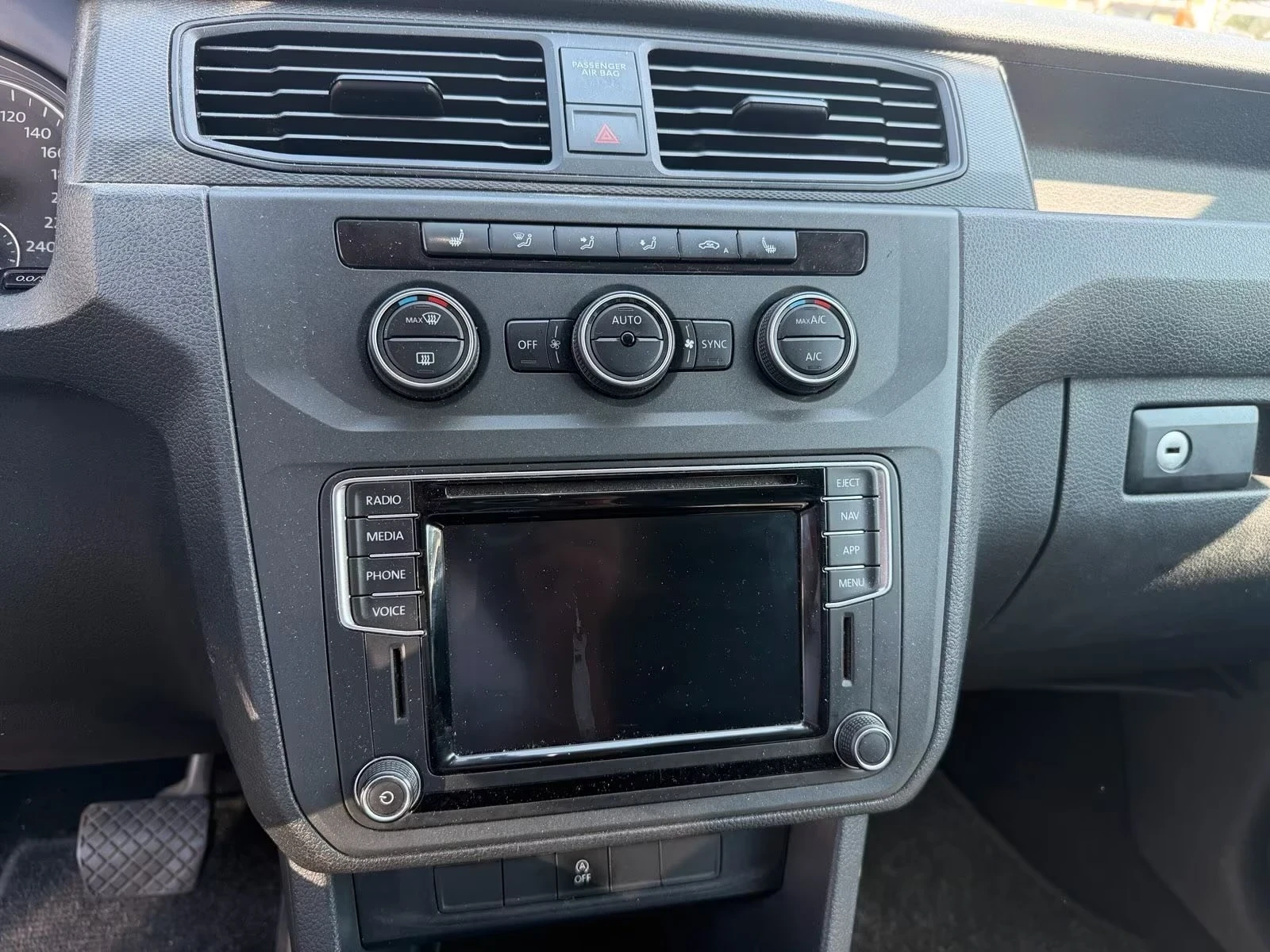 VW Caddy, снимка 11 - Автомобили и джипове - 55586789