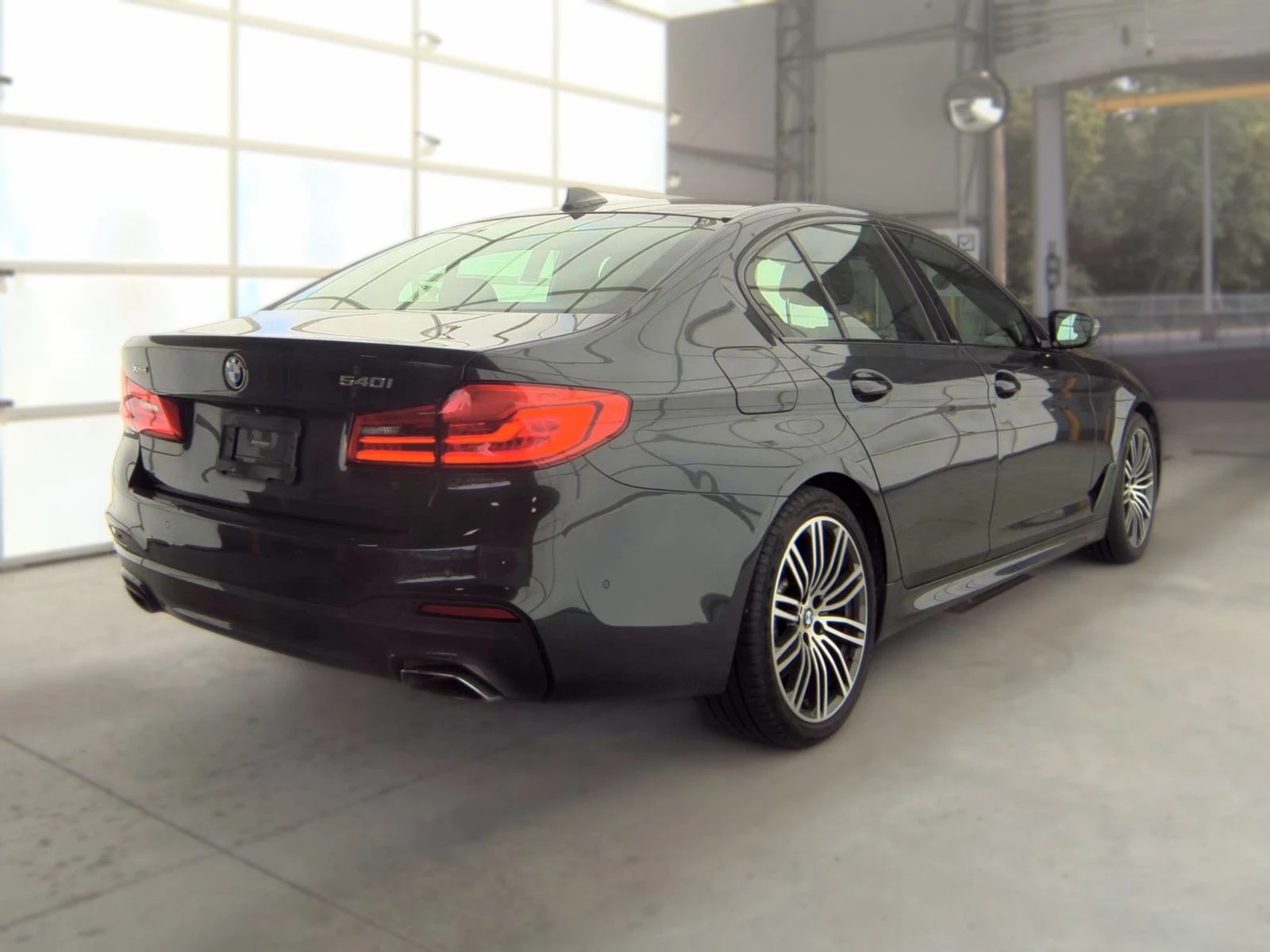 BMW 540 M Sport Line* Head-Up* Дистроник* Harman* , снимка 4 - Автомобили и джипове - 55992872