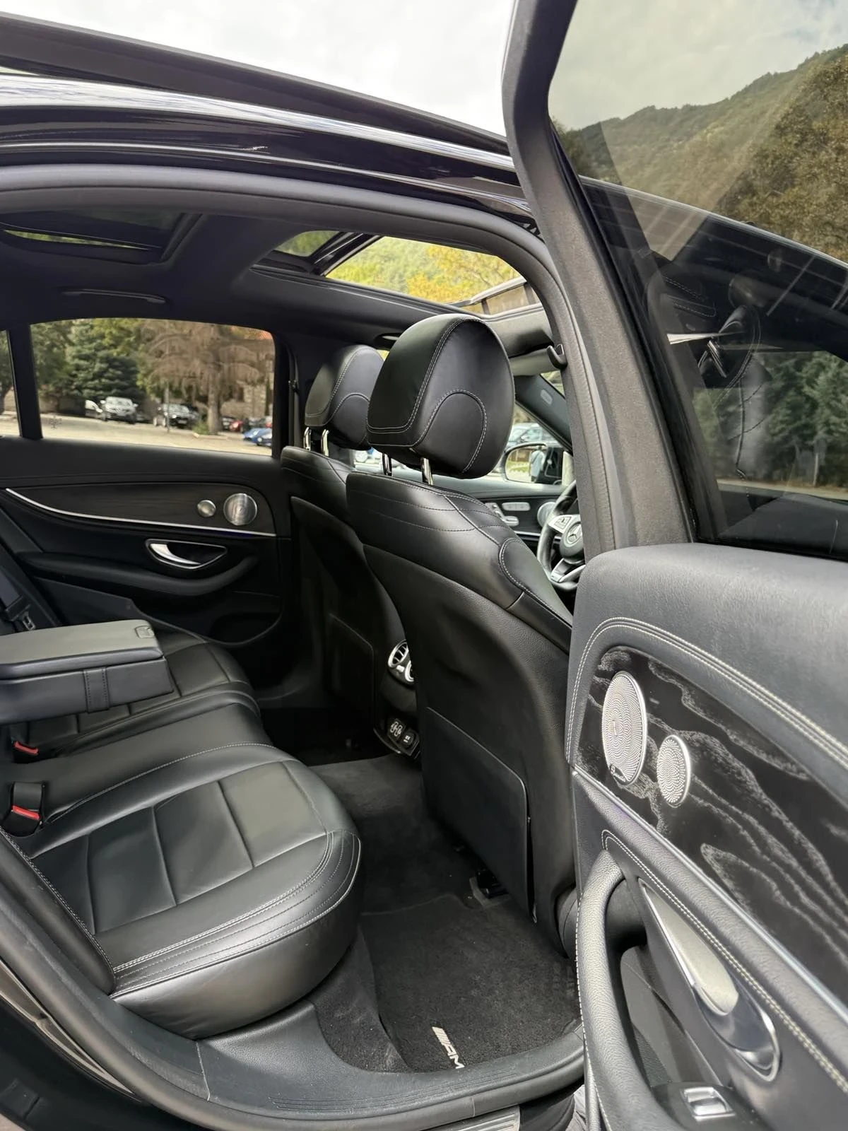 Mercedes-Benz E 220 AMG LINE/BURMESTER/360 CAM /9G-TRONIC/PANORAM, снимка 7 - Автомобили и джипове - 56002865