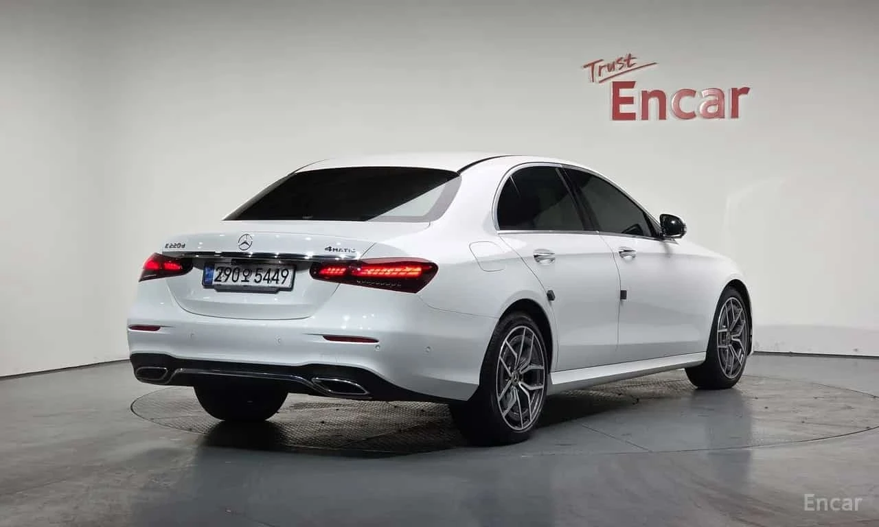 Mercedes-Benz E 220 d * 4MATIC * AMG Line * 360 * Панорама * 13к км * , снимка 2 - Автомобили и джипове - 56310158