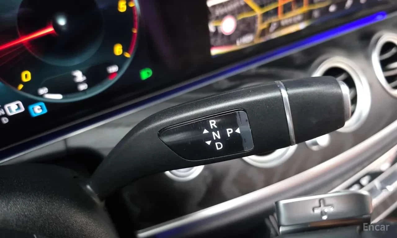 Mercedes-Benz E 220 d * 4MATIC * AMG Line * 360 * Панорама * 13к км * , снимка 16 - Автомобили и джипове - 56310158