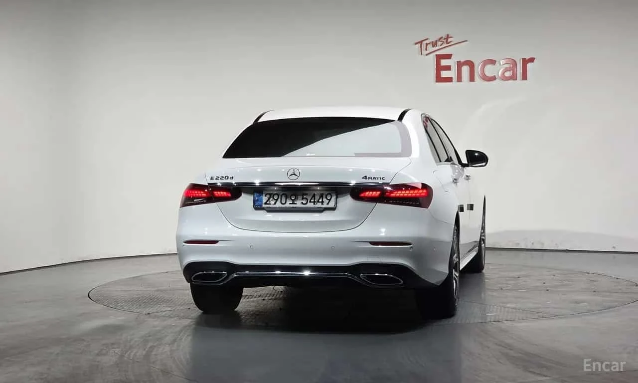 Mercedes-Benz E 220 d * 4MATIC * AMG Line * 360 * Панорама * 13к км * , снимка 4 - Автомобили и джипове - 56310158