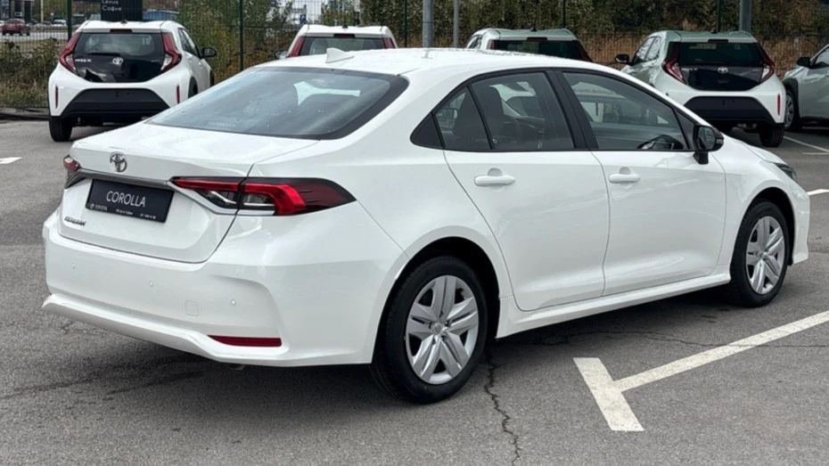 Toyota Corolla 1.5, снимка 4 - Автомобили и джипове - 56721063