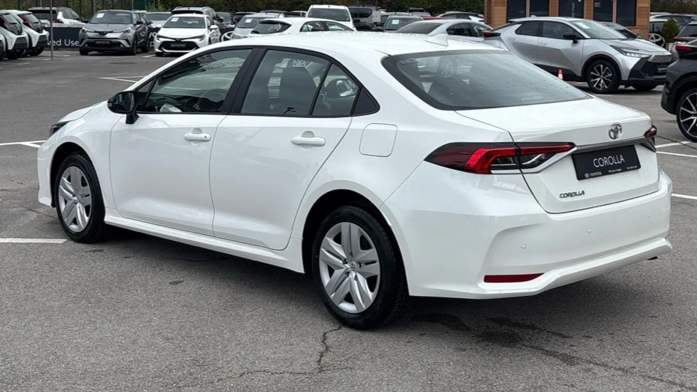 Toyota Corolla 1.5, снимка 2 - Автомобили и джипове - 56721063
