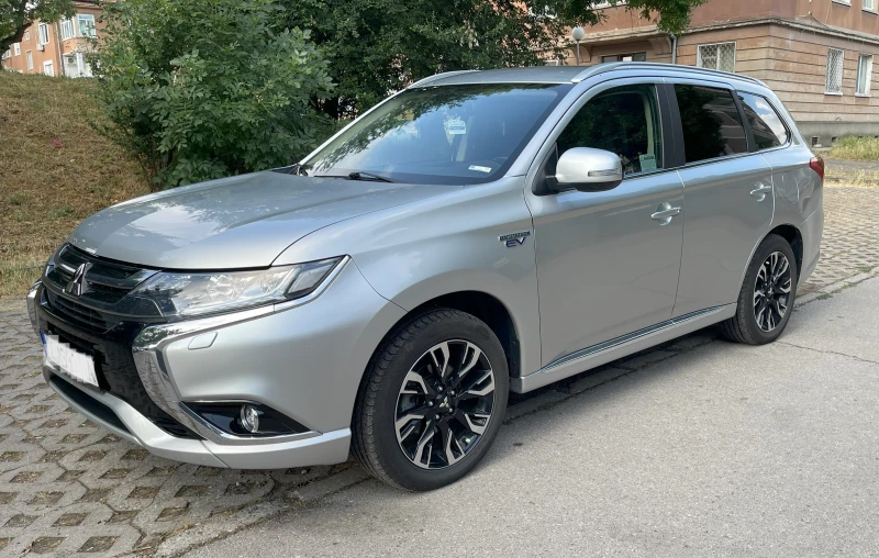 Mitsubishi Outlander PHEV 2.0, снимка 4 - Автомобили и джипове - 52818769