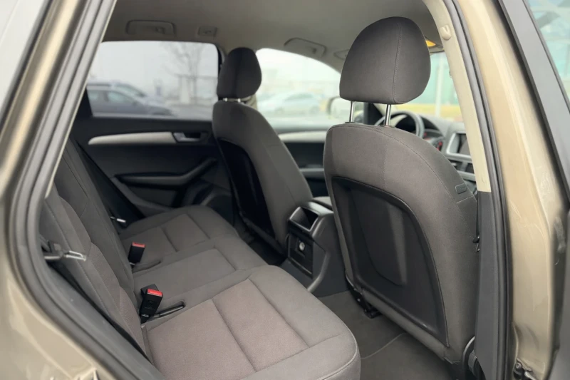 Audi Q5 2.0TDI-4х4-Сервизна история лизинг през Уникредит , снимка 12 - Автомобили и джипове - 53255110