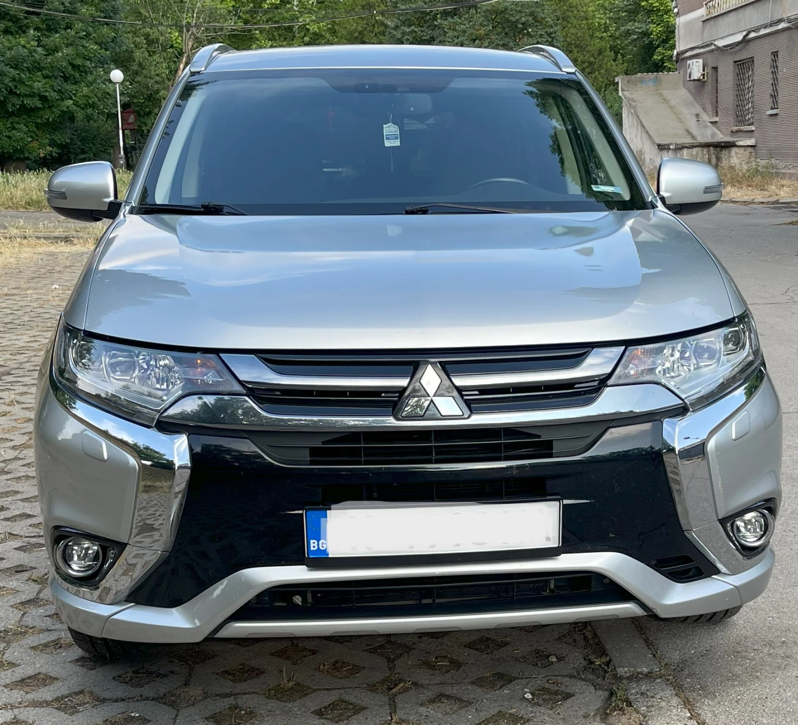 Mitsubishi Outlander PHEV 2.0 - изображение 2