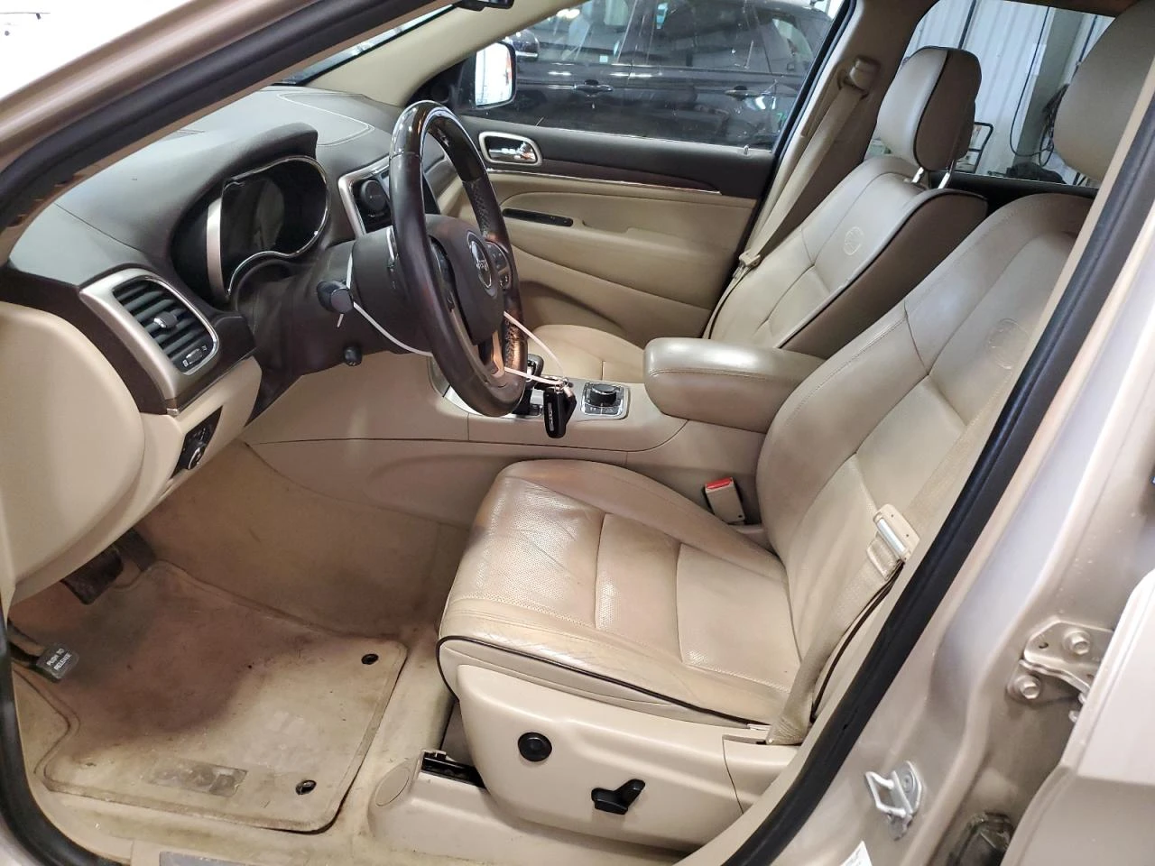 Jeep Grand cherokee OVERLAND 2014 3.6 Дистроник Обдухване - изображение 8