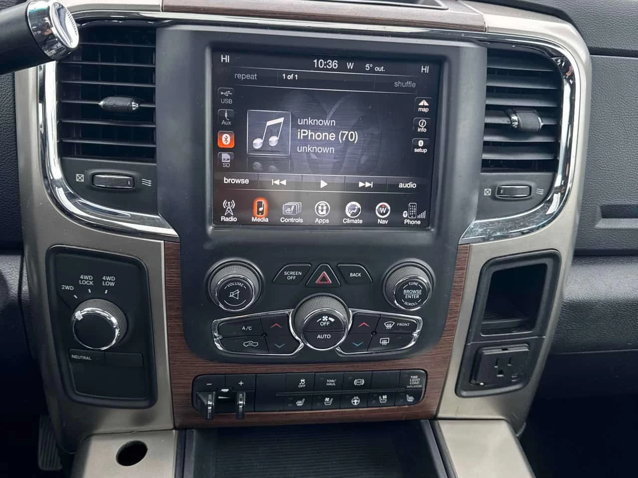 Dodge RAM 2500 * Laramie * PANO* KEYLESS* ПОДГРЕВ* , снимка 9 - Автомобили и джипове - 53842696