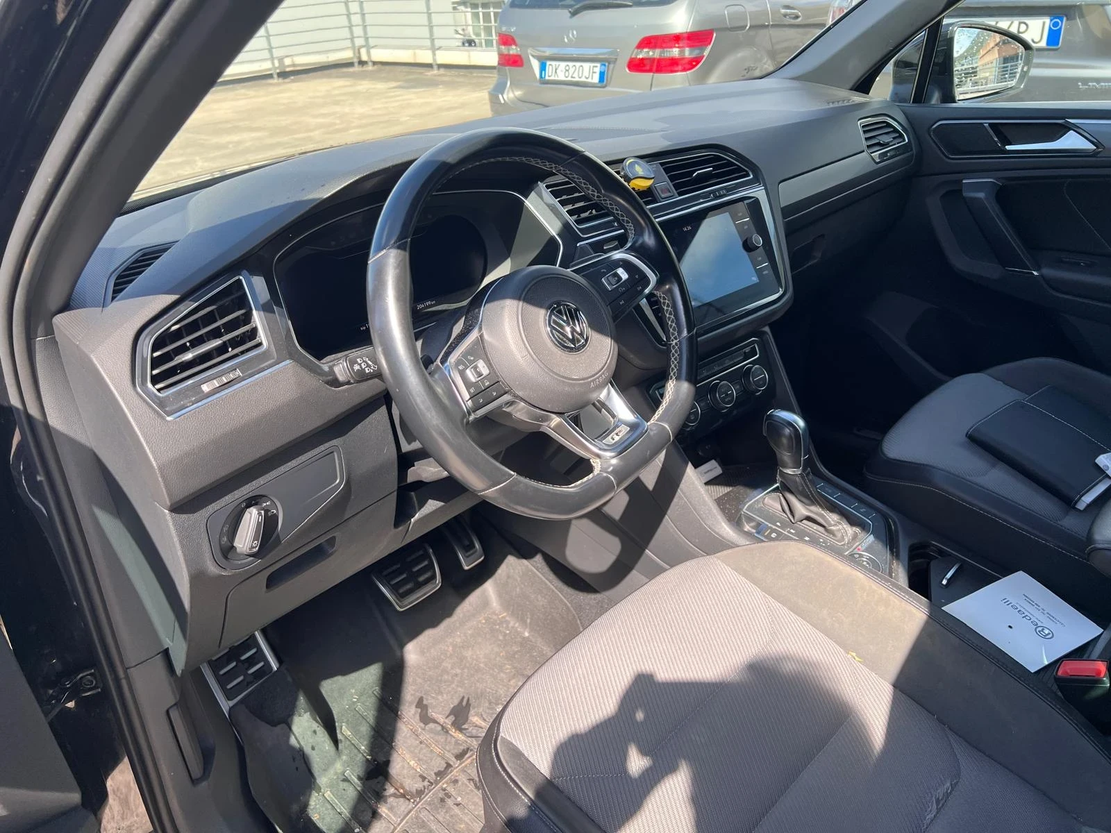 VW Tiguan 2.0 TDI 4 MOTION R-LINE EURO 6B , снимка 6 - Автомобили и джипове - 54216804