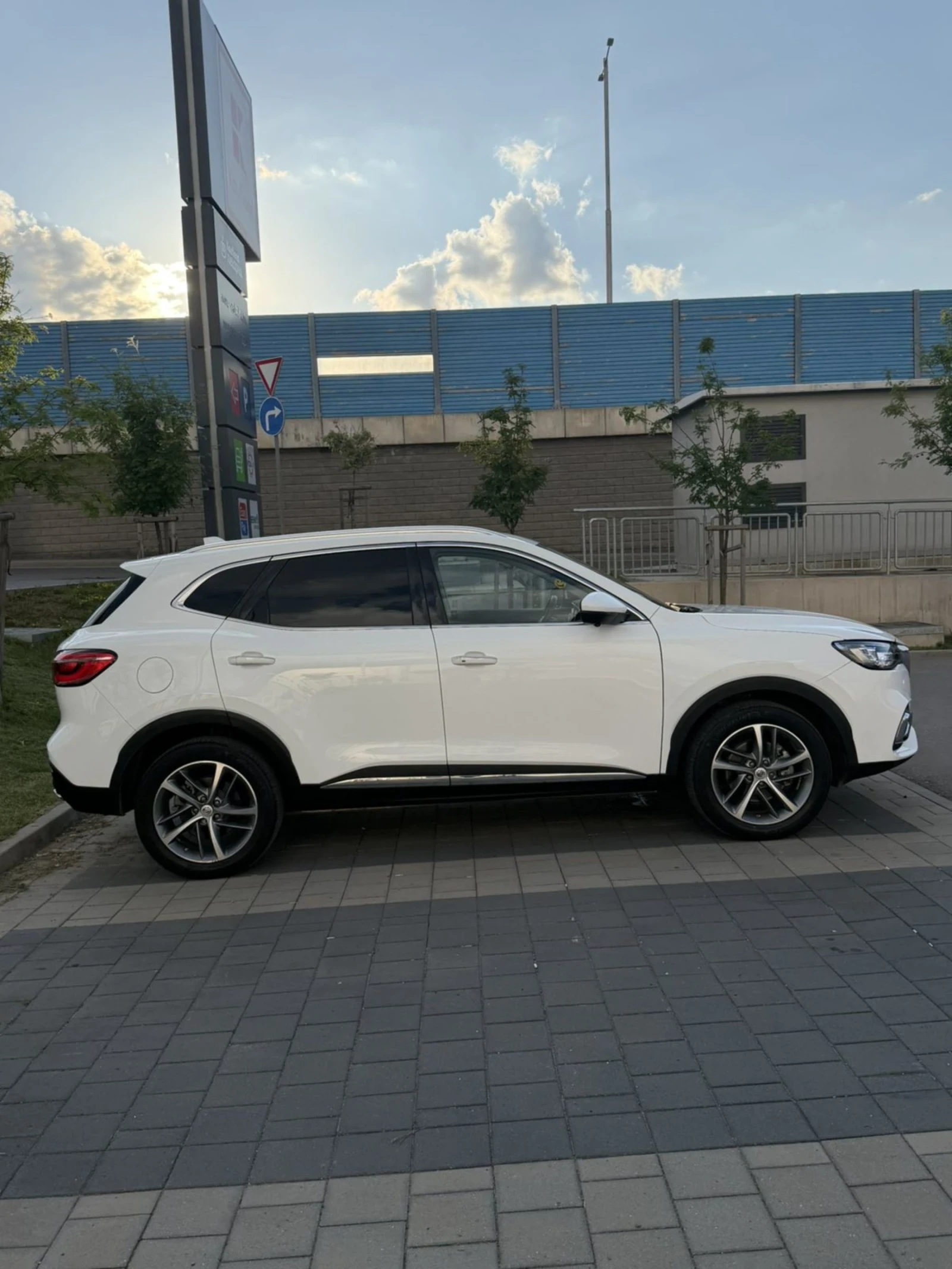 Hyundai Tucson MG EHS 2022 Plug in Hybrid 37000km, снимка 6 - Автомобили и джипове - 54818312