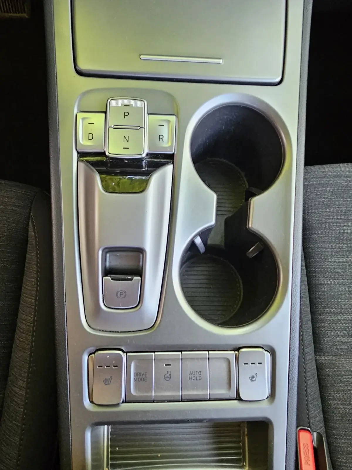 Hyundai Kona Фейслифт, снимка 12 - Автомобили и джипове - 54904607